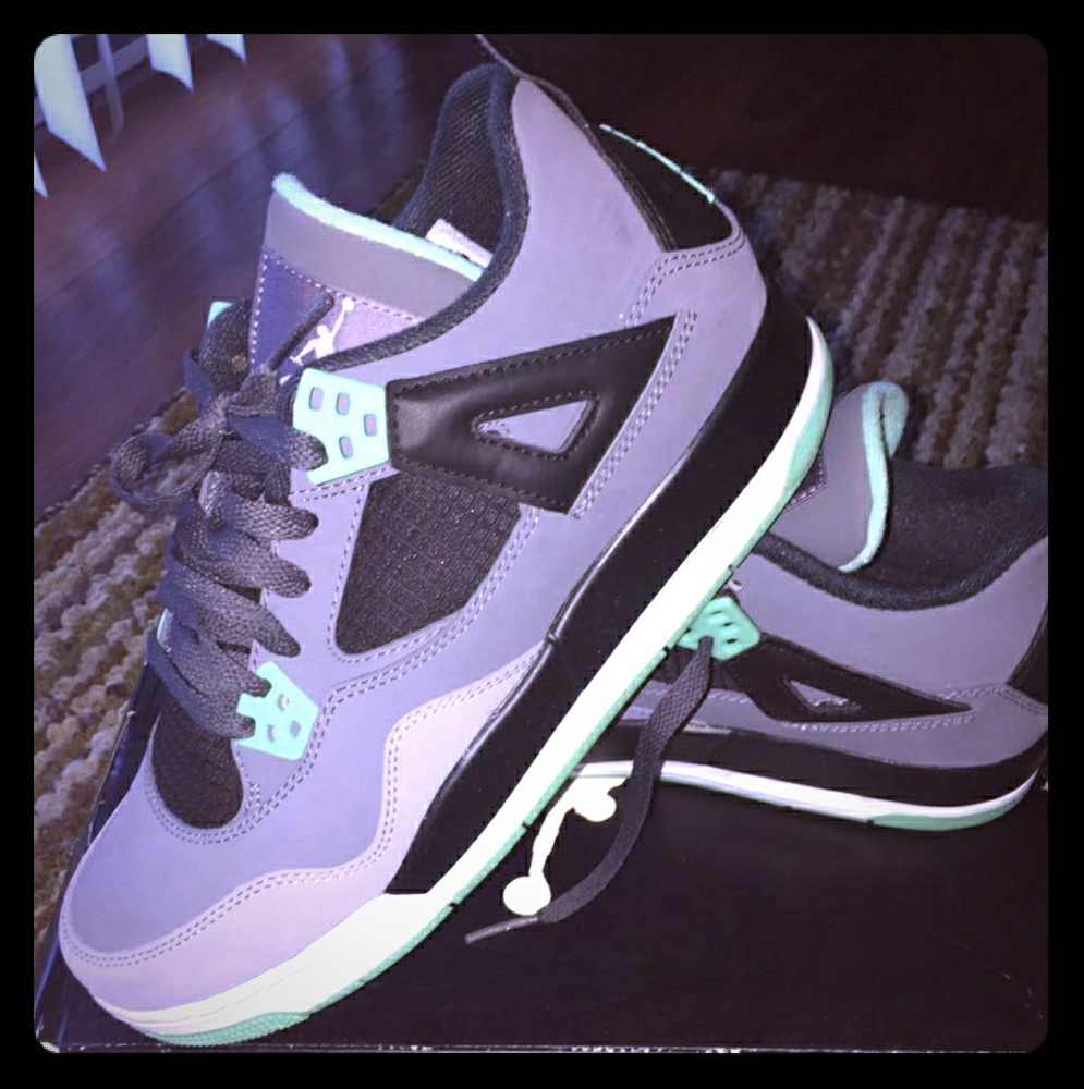 Air Jordan IV Retro " Green Grey Glows"